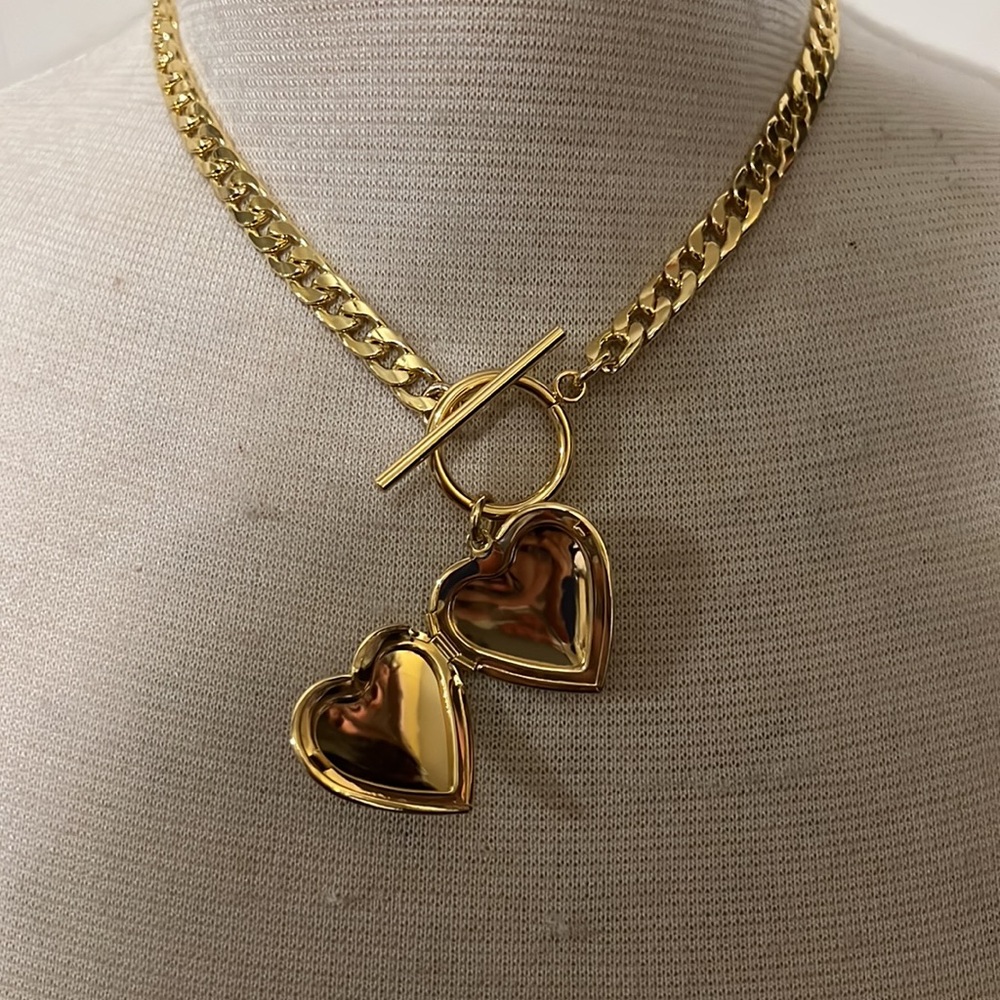 Front close Locket - Picture 2 of 2